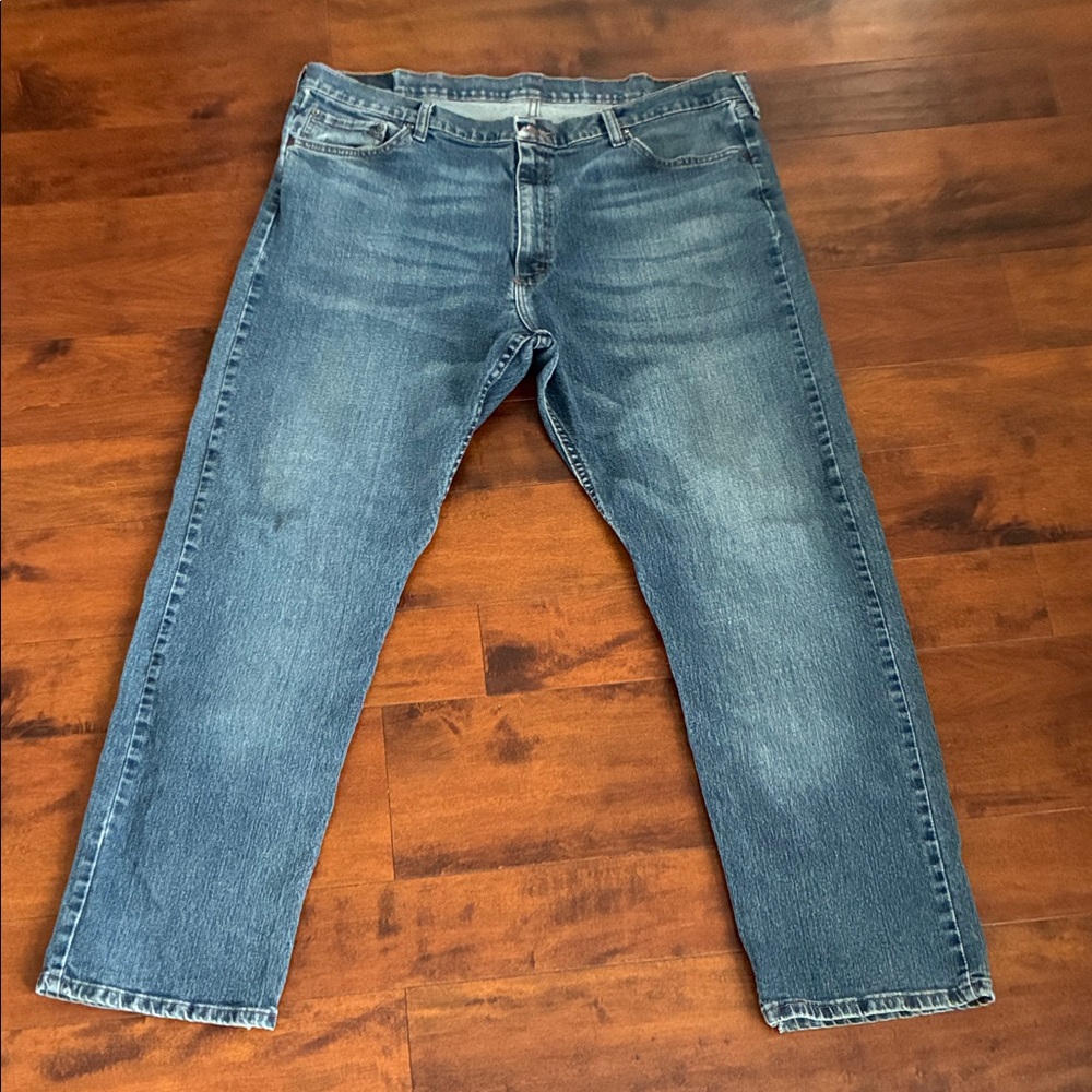 Nice Men’s Wrangler medium wash jeans